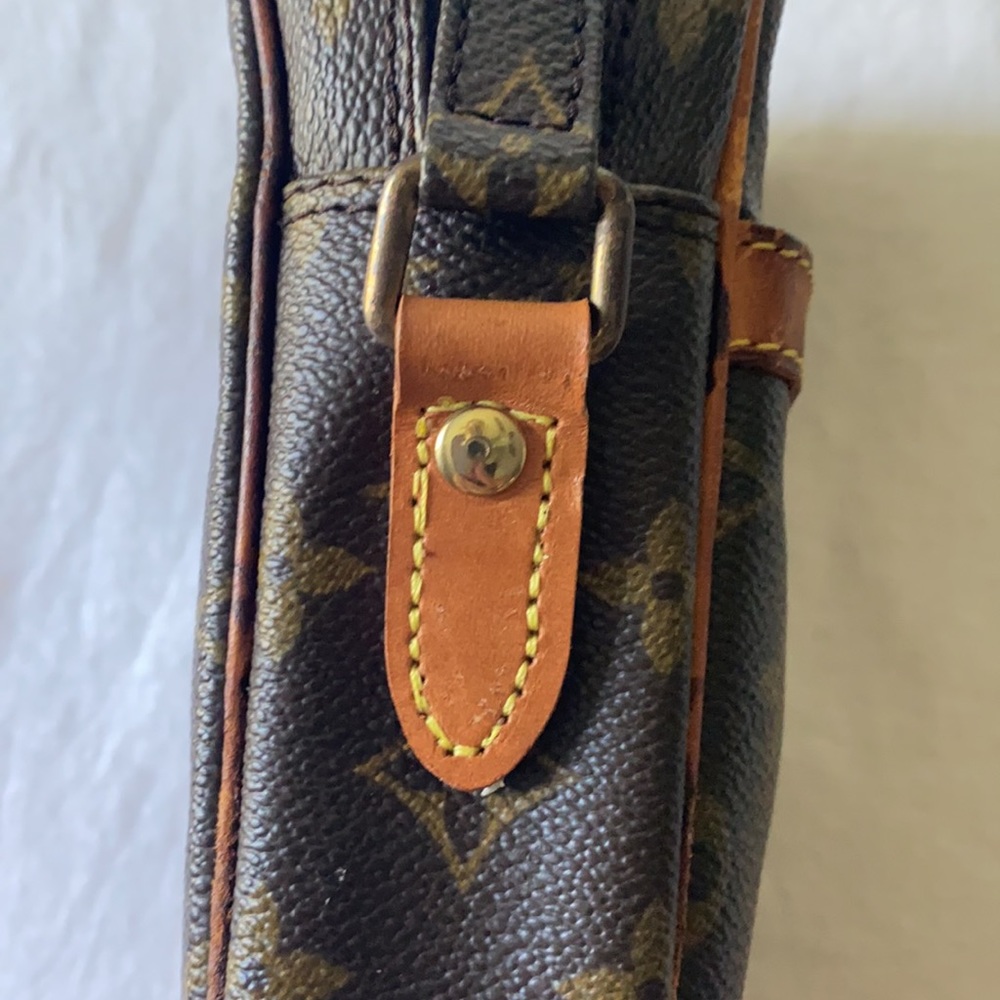 Preowned Vintage Louis Vuitton crossbody - Picture 7 of 14